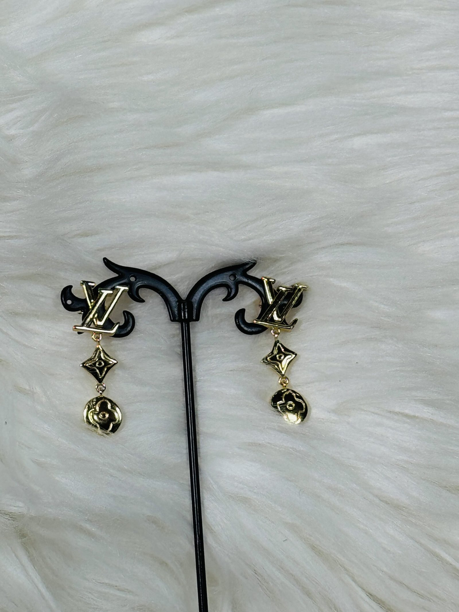 LV with Multiple Droppings (Gold)