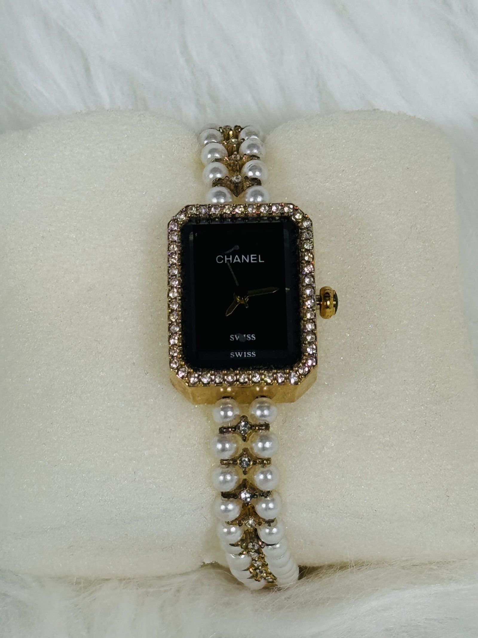 Double Pearl Channel Wristwatch