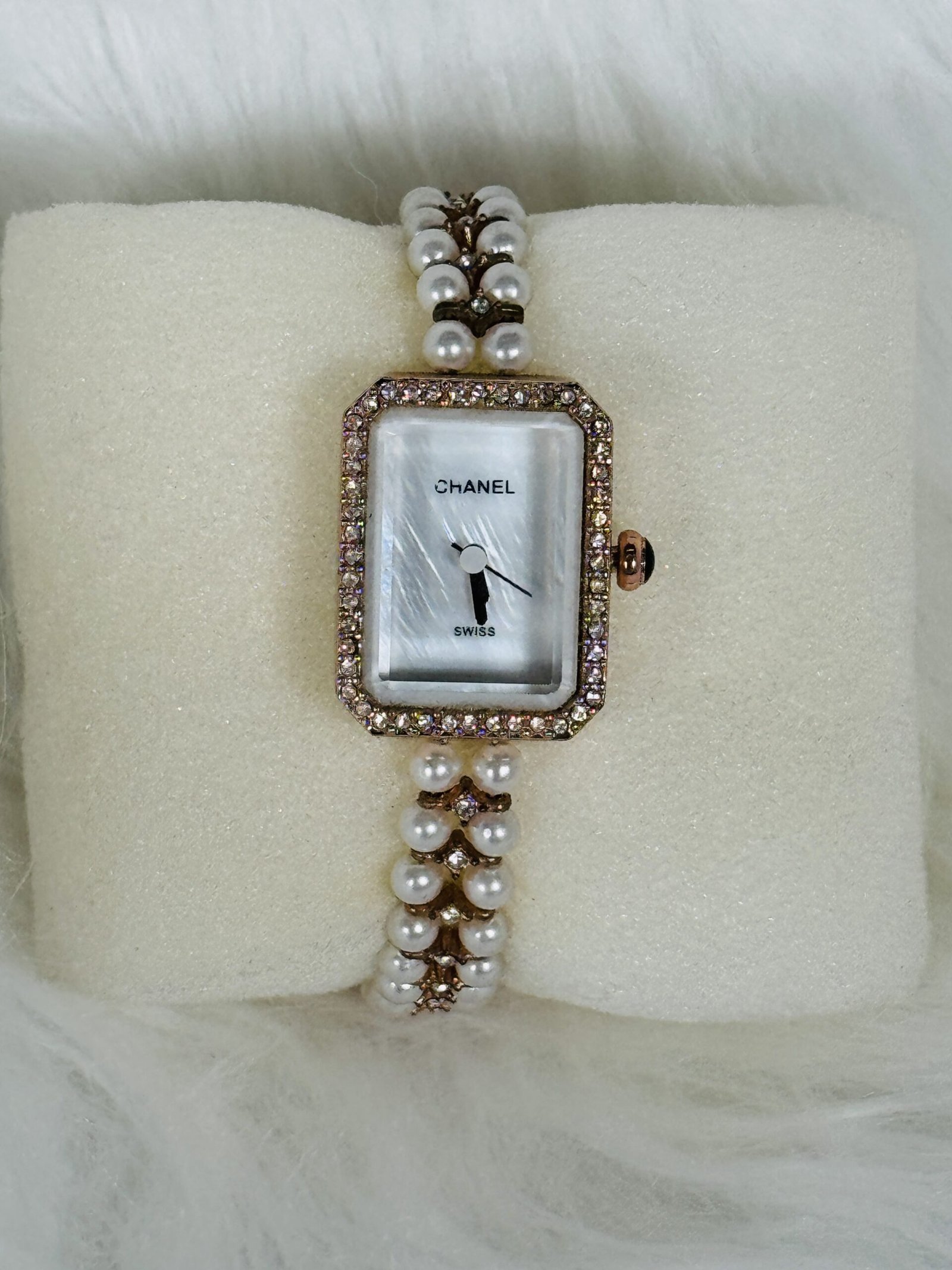 Double Pearl Channel Wristwatch