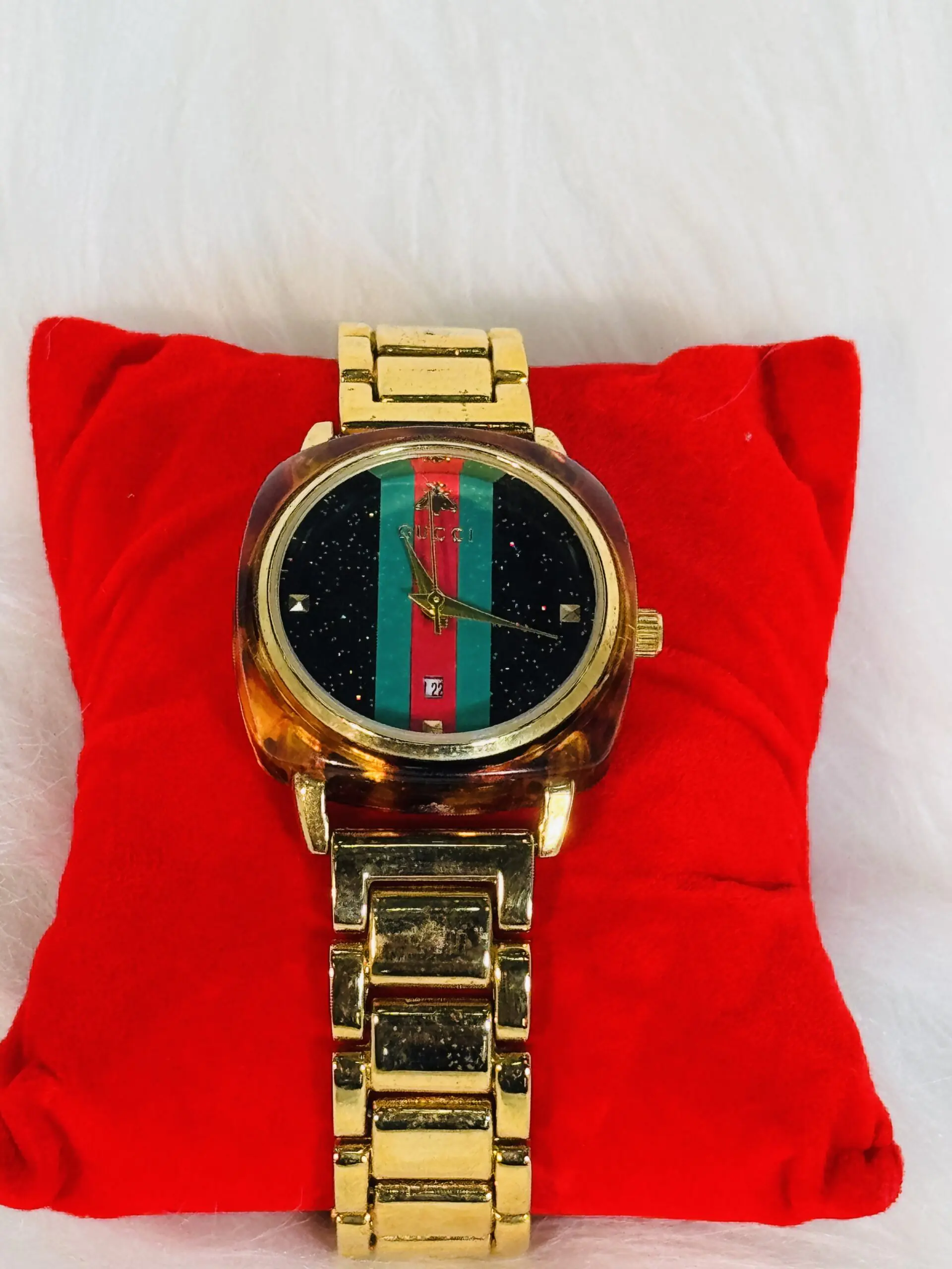 Gucci Wristwatch - Golden Chain Elegance