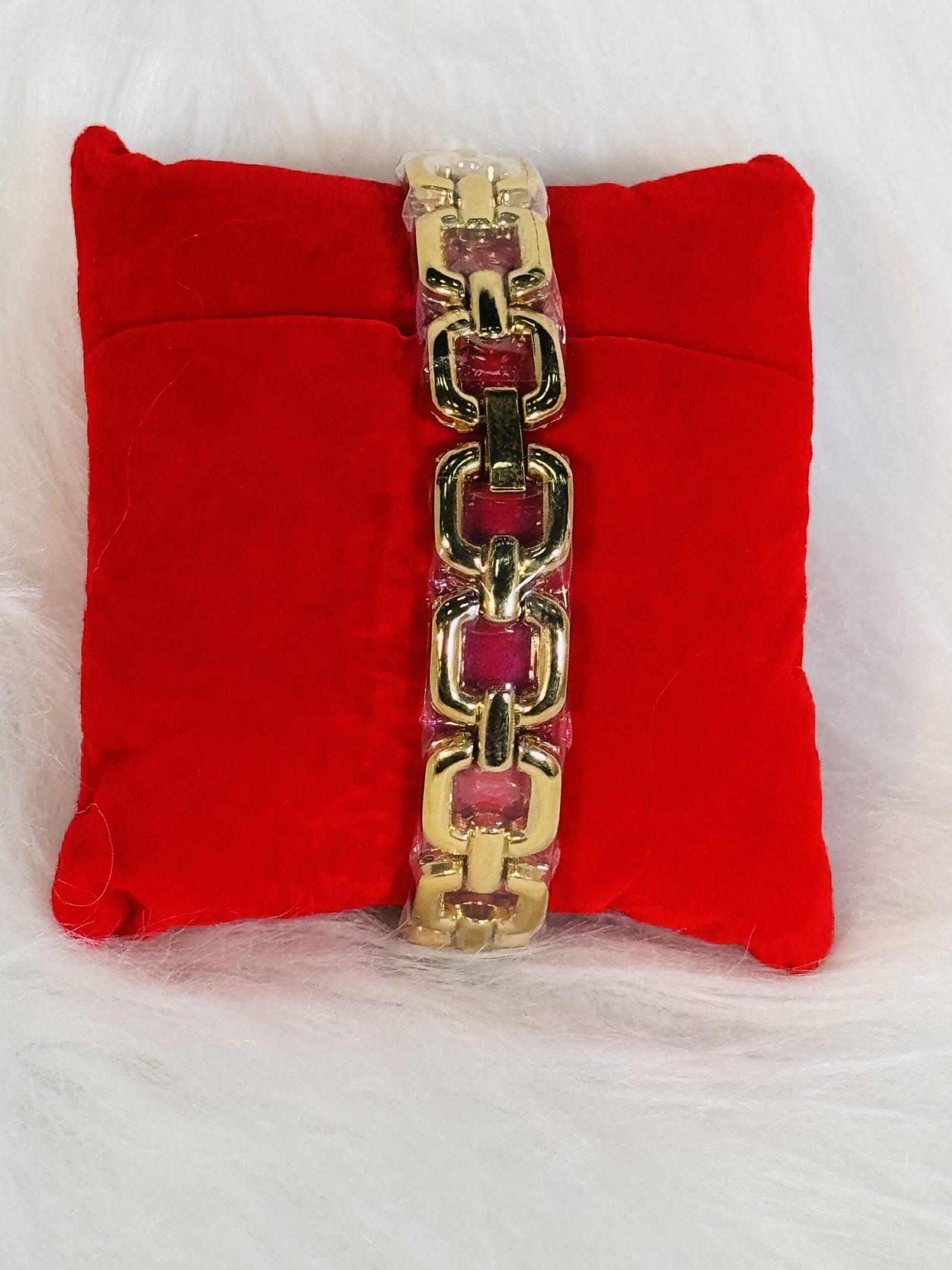 Gucci Wristwatch - Elegance Redefined